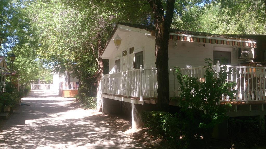 Bungalows & Albergue La Playa Logrono Room photo