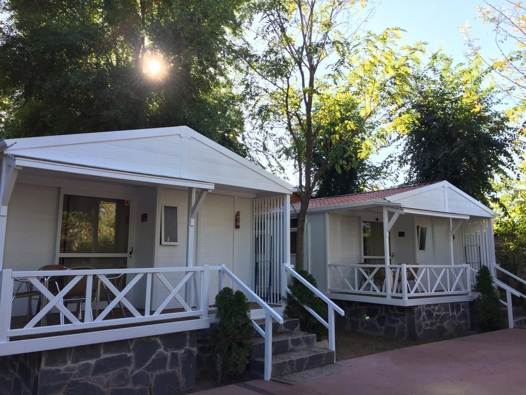Bungalows & Albergue La Playa Logrono Exterior photo