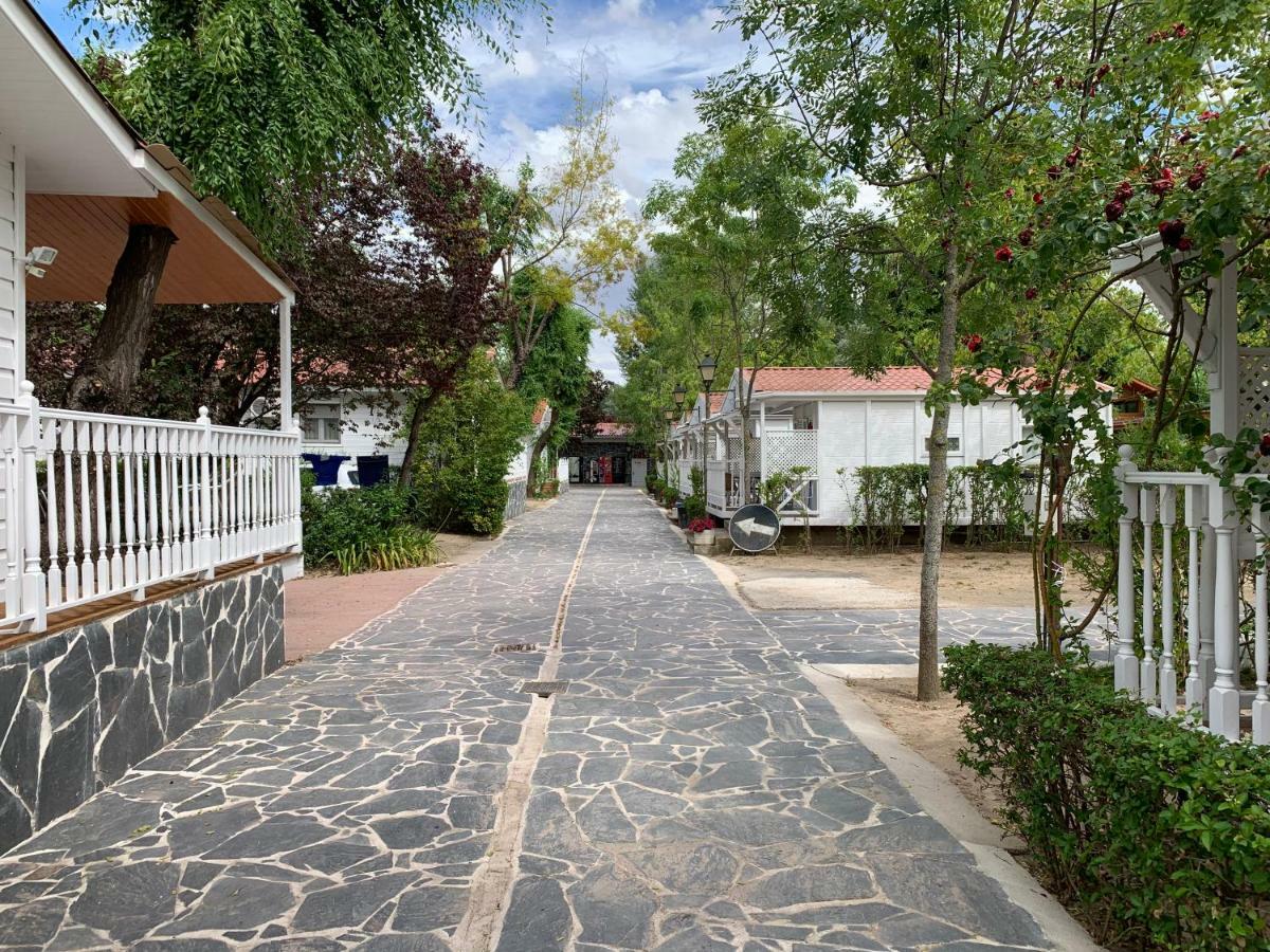 Bungalows & Albergue La Playa Logrono Exterior photo